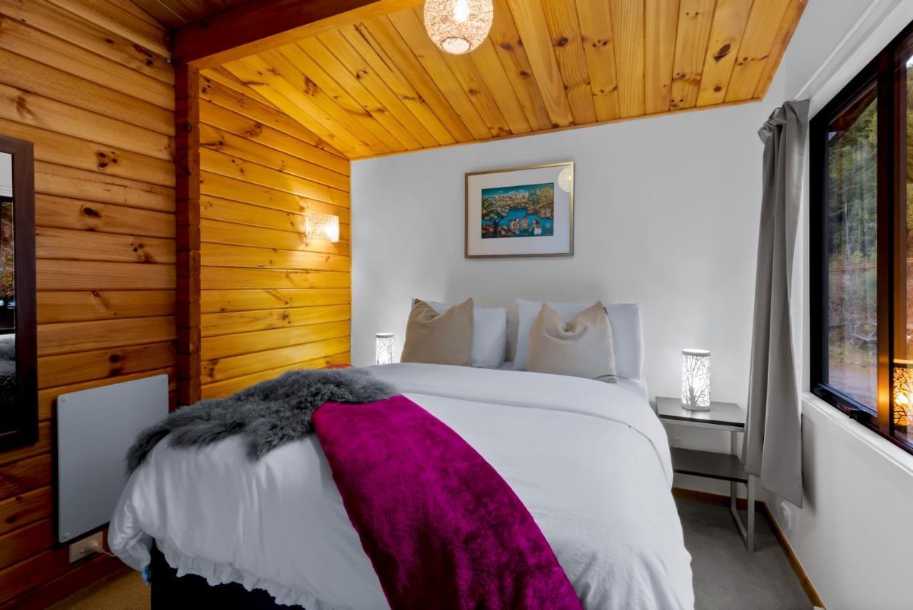 Kereru Cottage, Cosy Log Cabin, Serene Lake & Mountain Views Queenstown Extérieur photo
