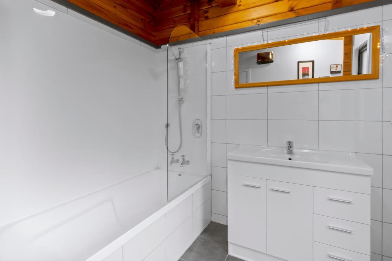 Kereru Cottage, Cosy Log Cabin, Serene Lake & Mountain Views Queenstown Extérieur photo