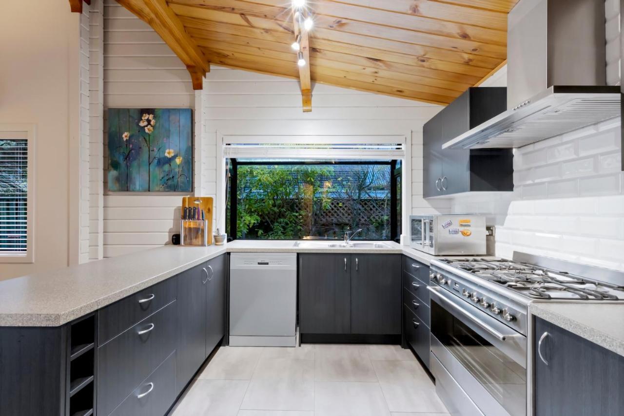 Kereru Cottage, Cosy Log Cabin, Serene Lake & Mountain Views Queenstown Extérieur photo