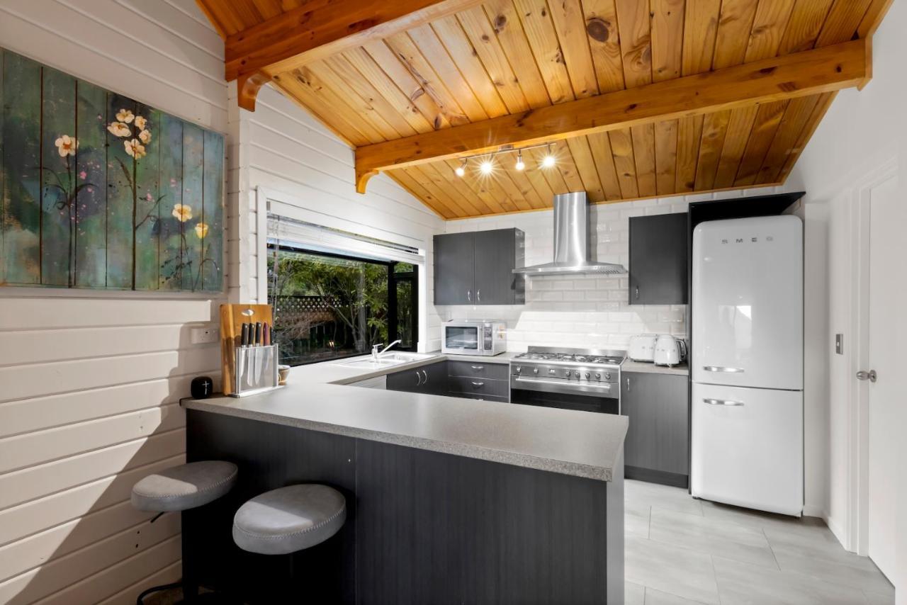 Kereru Cottage, Cosy Log Cabin, Serene Lake & Mountain Views Queenstown Extérieur photo