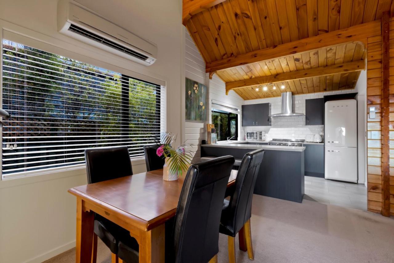 Kereru Cottage, Cosy Log Cabin, Serene Lake & Mountain Views Queenstown Extérieur photo